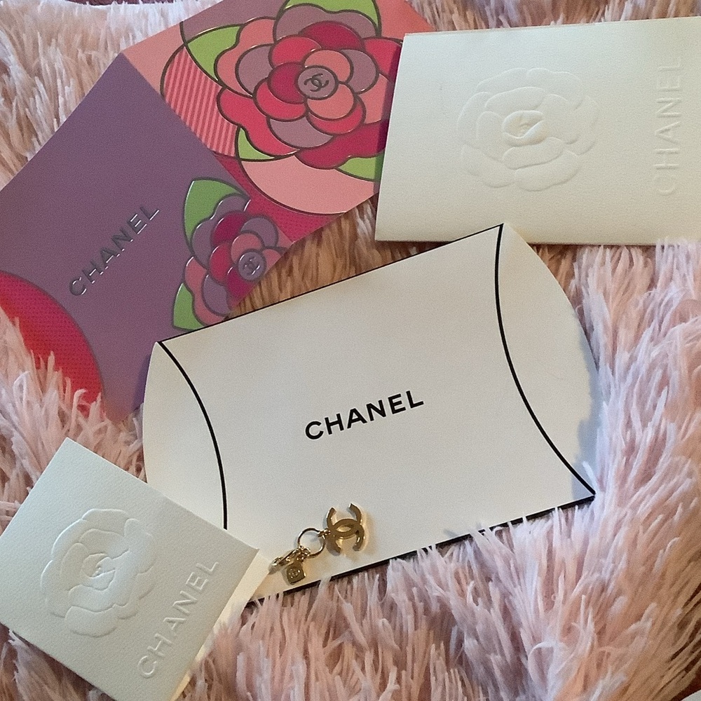 New Original CHANEL Gold CC Charm with Blank Cards + Box